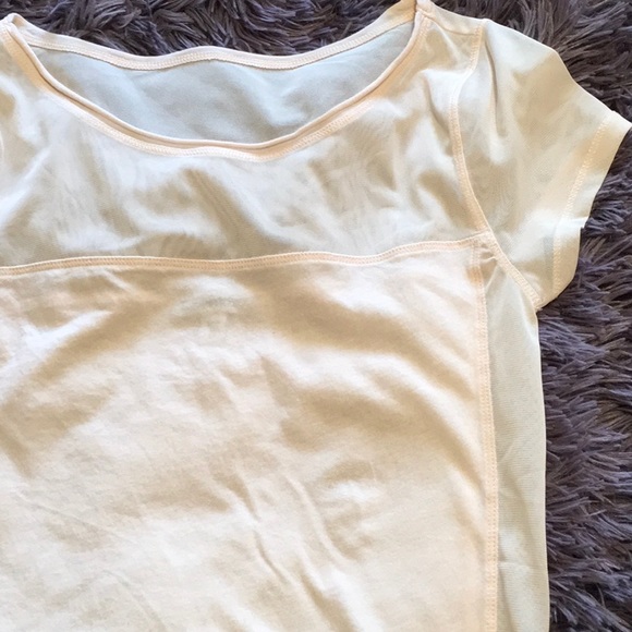 Express Mesh Panel Tee - Picture 2 of 3